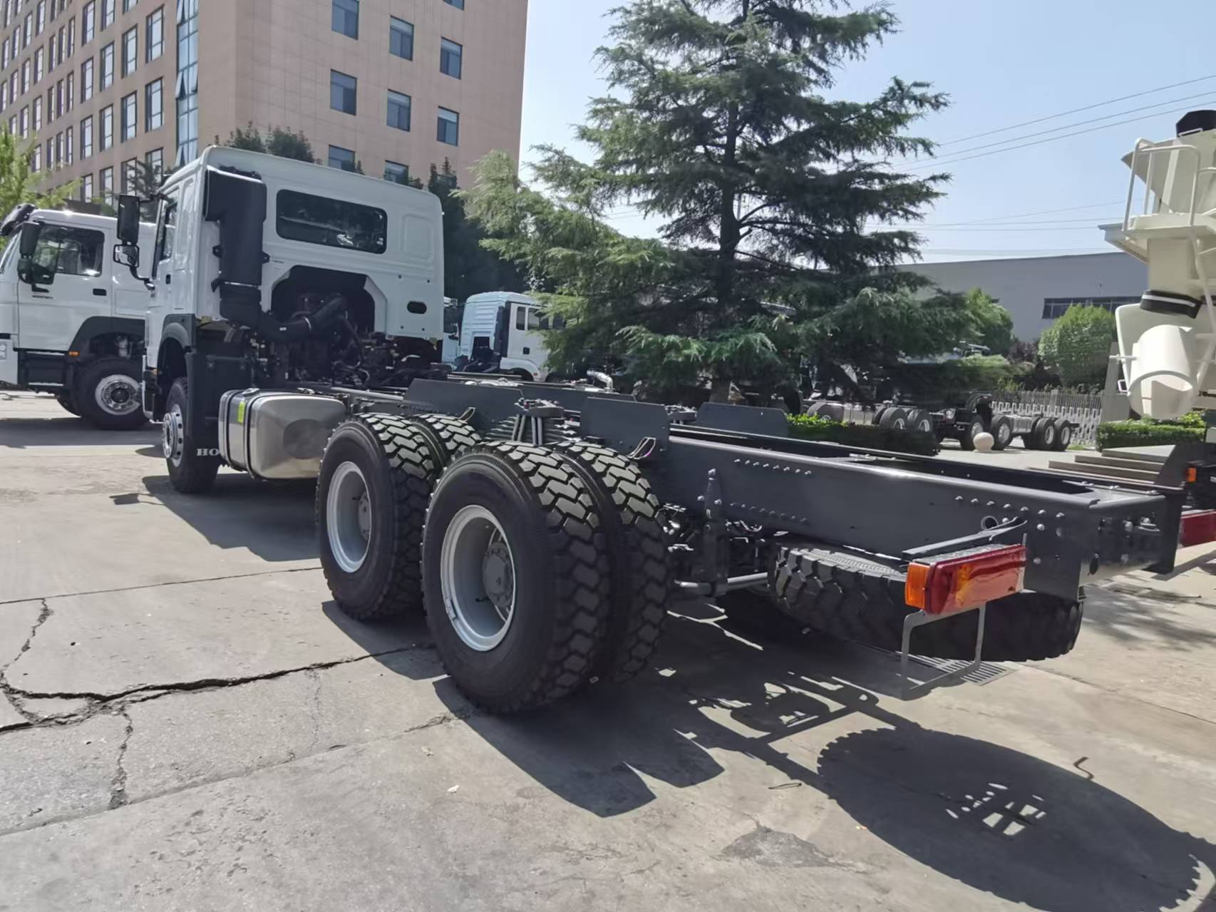 Sino HOWO  371 hp  chassis truck